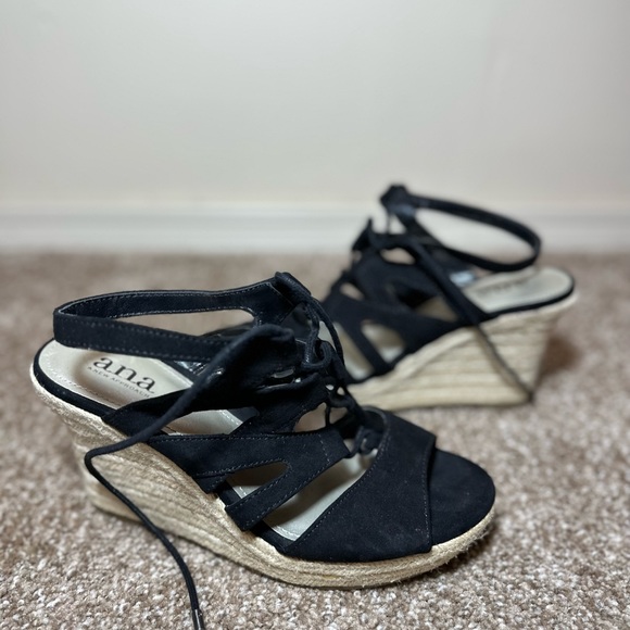Ana Black Wedges - Picture 1 of 4